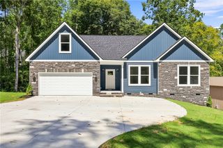 216 W Halfway Branch Drive, Walhalla, SC 29691