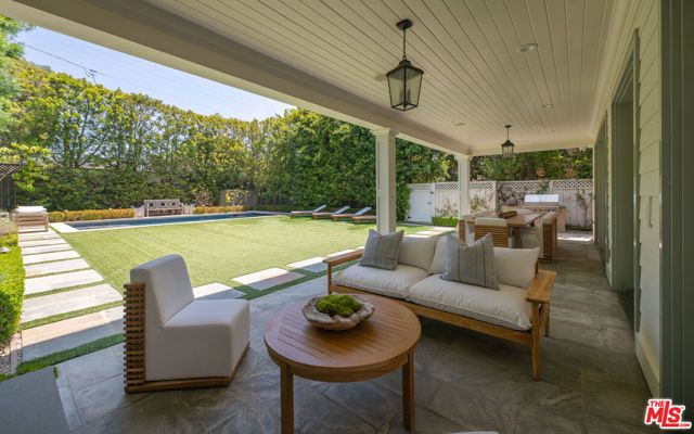 146 N Carmelina Avenue, Los Angeles, CA 90049