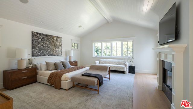 146 N Carmelina Avenue, Los Angeles, CA 90049