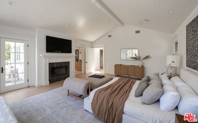 146 N Carmelina Avenue, Los Angeles, CA 90049