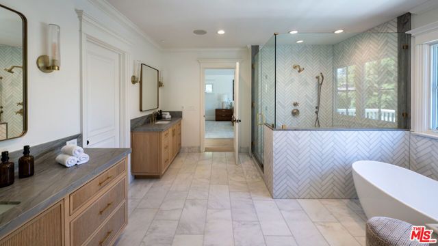 146 N Carmelina Avenue, Los Angeles, CA 90049