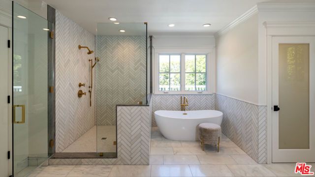 146 N Carmelina Avenue, Los Angeles, CA 90049