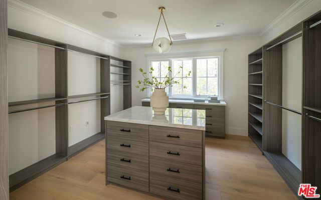 146 N Carmelina Avenue, Los Angeles, CA 90049