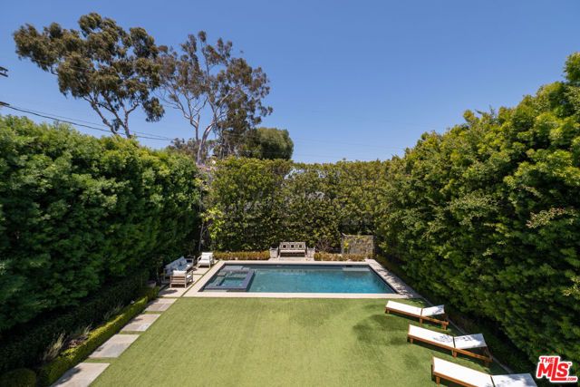 146 N Carmelina Avenue, Los Angeles, CA 90049