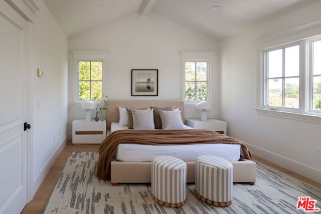 146 N Carmelina Avenue, Los Angeles, CA 90049