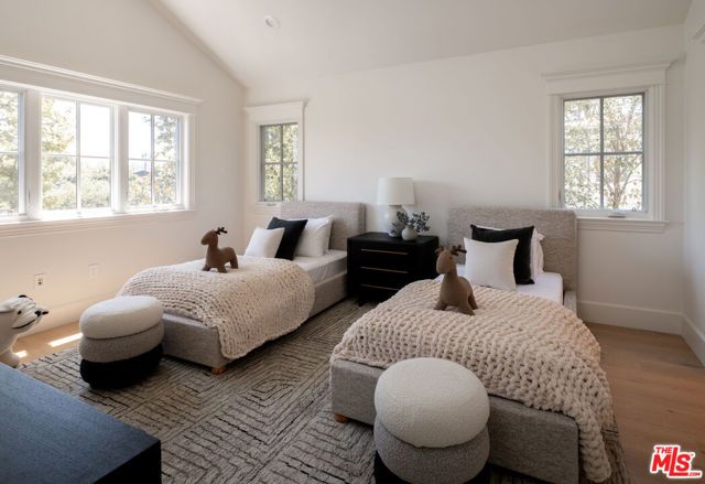 146 N Carmelina Avenue, Los Angeles, CA 90049