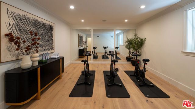 146 N Carmelina Avenue, Los Angeles, CA 90049