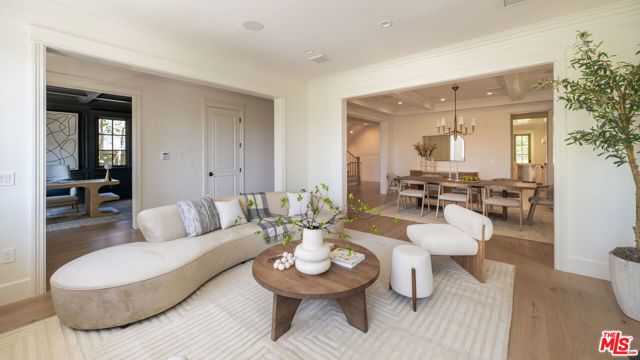 146 N Carmelina Avenue, Los Angeles, CA 90049