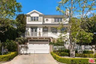 146 N Carmelina Avenue, Los Angeles, CA 90049