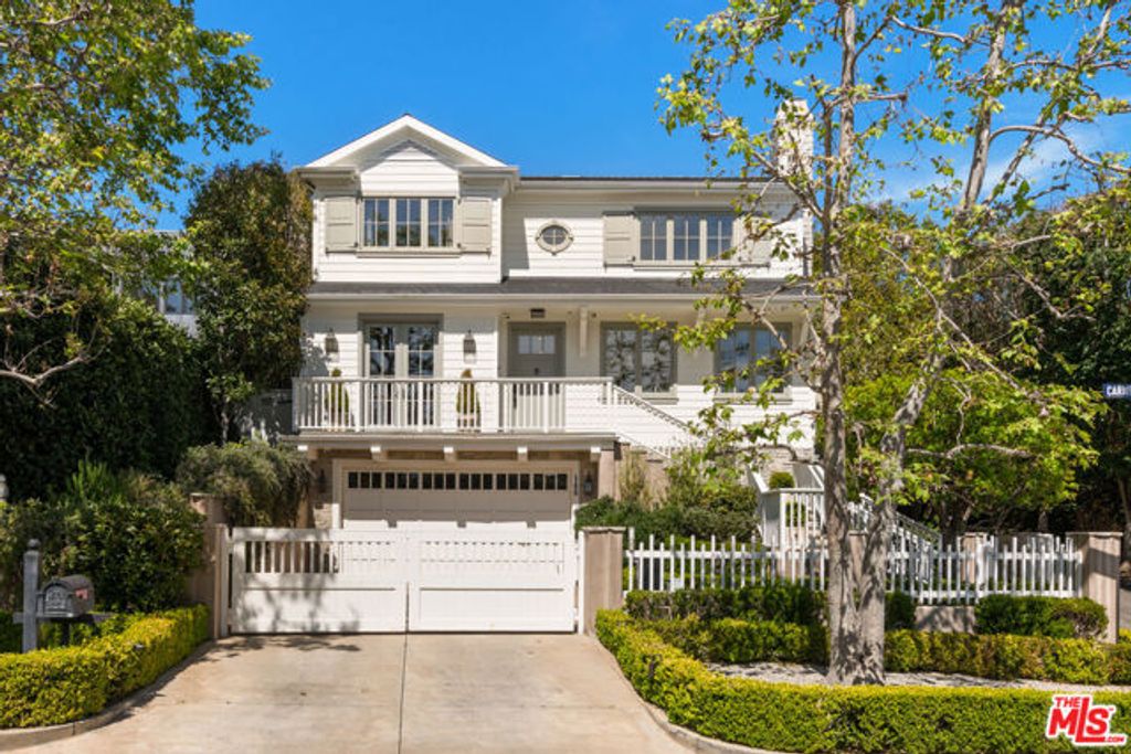 146 N Carmelina Avenue, Los Angeles, CA 90049