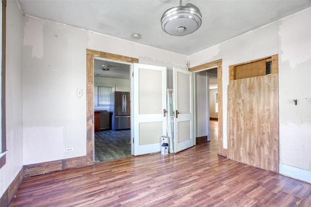 209 Avenue H, Van Vleck, TX 77482