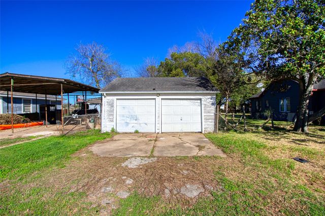 209 Avenue H, Van Vleck, TX 77482