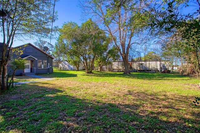 209 Avenue H, Van Vleck, TX 77482