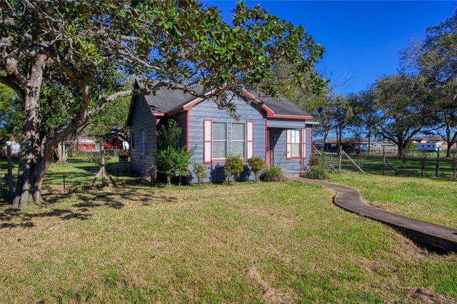 209 Avenue H, Van Vleck, TX 77482