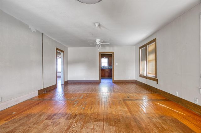 209 Avenue H, Van Vleck, TX 77482