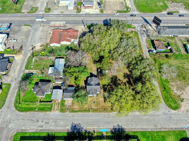 209 Avenue H, Van Vleck, TX 77482