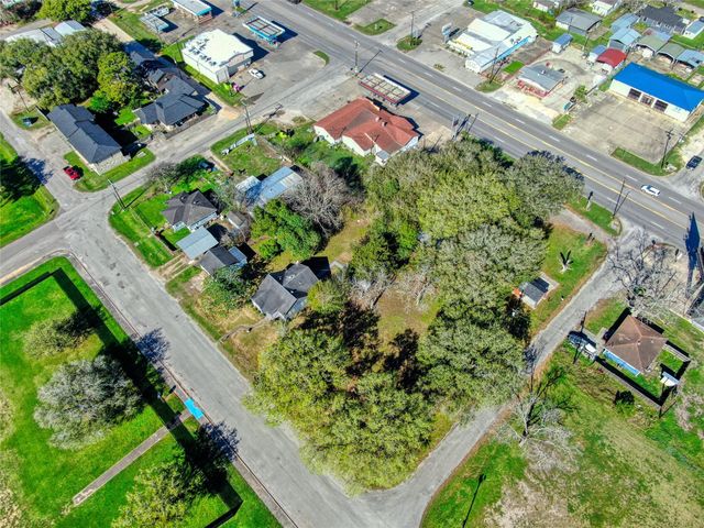 209 Avenue H, Van Vleck, TX 77482