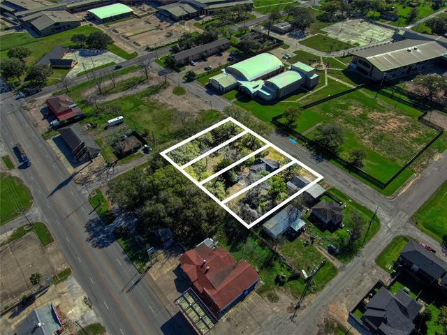 209 Avenue H, Van Vleck, TX 77482