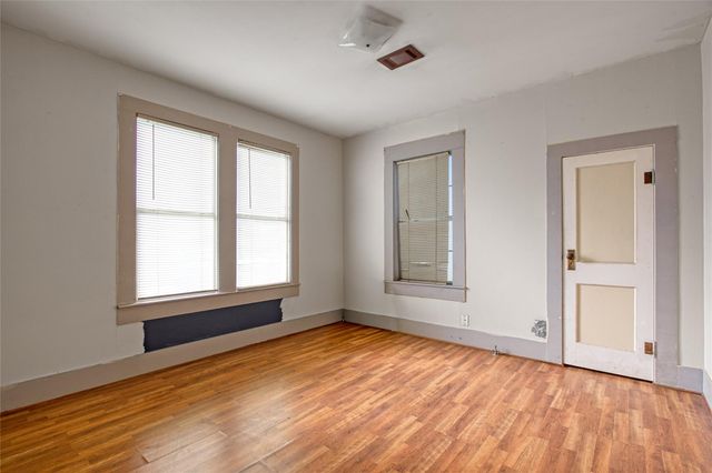 209 Avenue H, Van Vleck, TX 77482