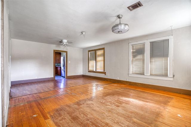 209 Avenue H, Van Vleck, TX 77482