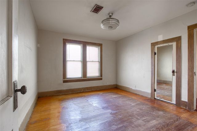 209 Avenue H, Van Vleck, TX 77482