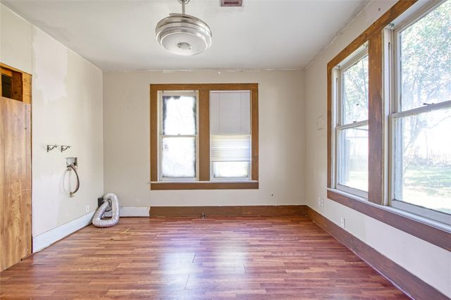 209 Avenue H, Van Vleck, TX 77482