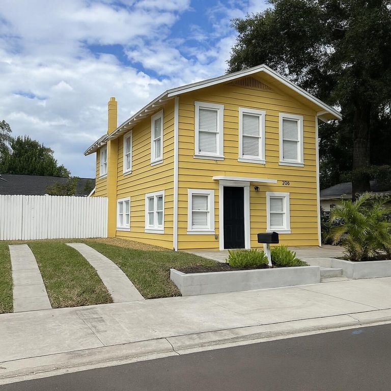 Image 2 of property listing at 206 E FRIERSON AVENUE, Tampa, FL 33603
