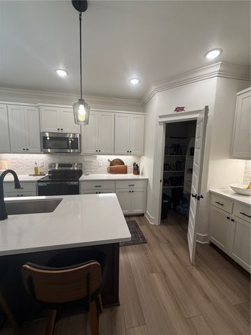 15 Exminster Lane, Bella Vista, AR 72714