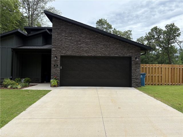 15 Exminster Lane, Bella Vista, AR 72714