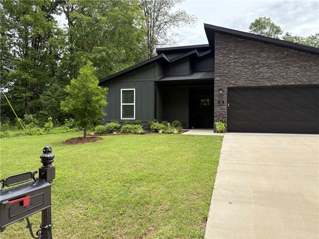 15 Exminster Lane, Bella Vista, AR 72714