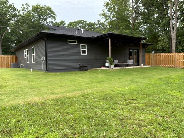 15 Exminster Lane, Bella Vista, AR 72714