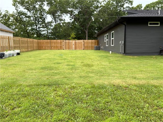 15 Exminster Lane, Bella Vista, AR 72714
