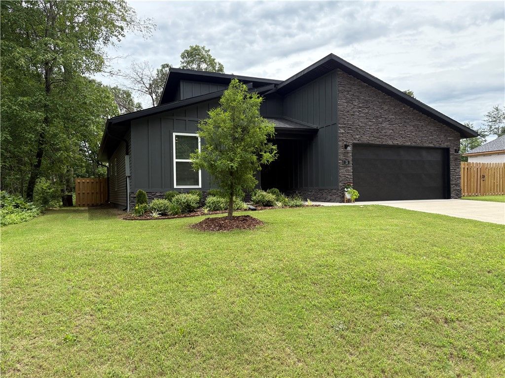 15 Exminster Lane, Bella Vista, AR 72714