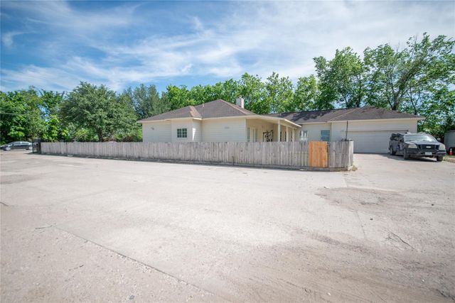 6309 E Houston Road, Houston, TX 77028