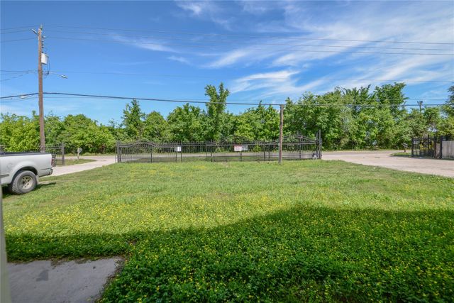 6309 E Houston Road, Houston, TX 77028