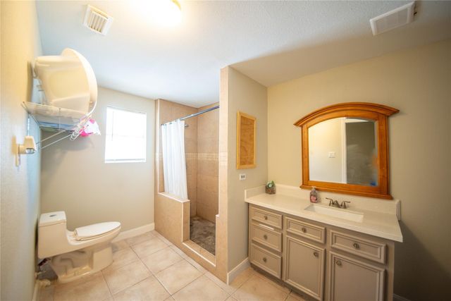 6309 E Houston Road, Houston, TX 77028