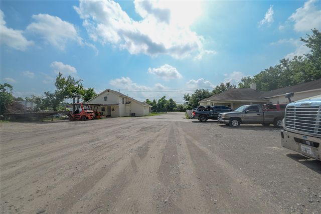 6309 E Houston Road, Houston, TX 77028