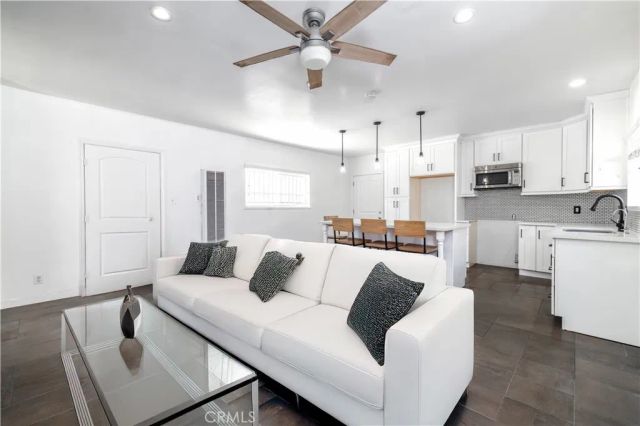 2432 E 112th Place, Los Angeles, CA 90059