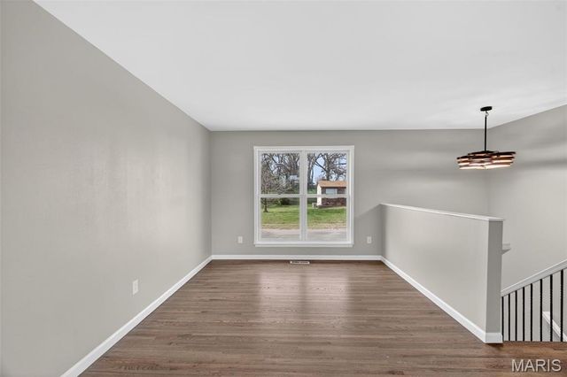 5439 Ville Rosa Lane, Hazelwood, MO 63042