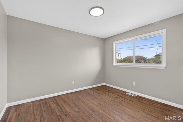 5439 Ville Rosa Lane, Hazelwood, MO 63042