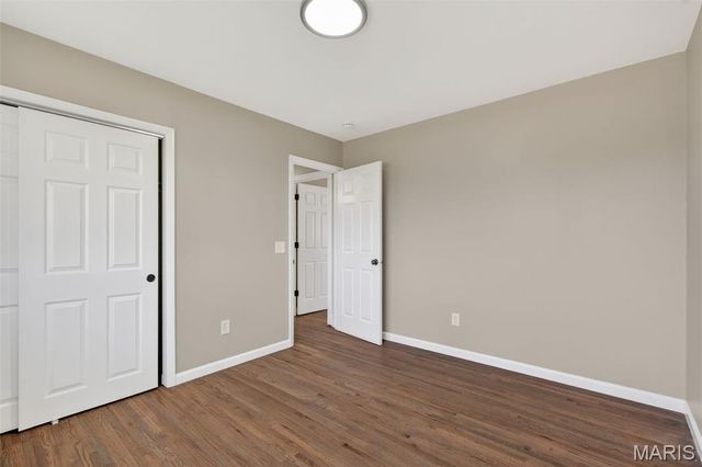 5439 Ville Rosa Lane, Hazelwood, MO 63042