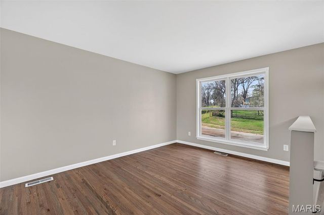 5439 Ville Rosa Lane, Hazelwood, MO 63042