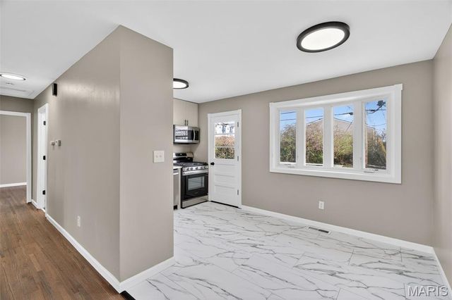 5439 Ville Rosa Lane, Hazelwood, MO 63042