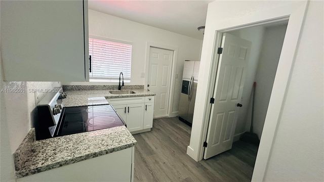 1100 NW 75th St, Miami, FL 33150