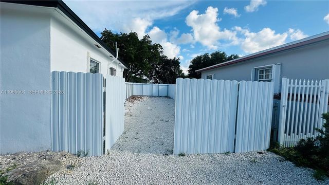 1100 NW 75th St, Miami, FL 33150