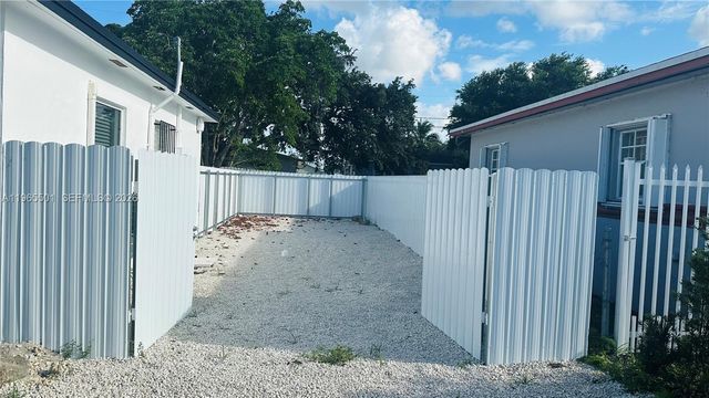 1100 NW 75th St, Miami, FL 33150