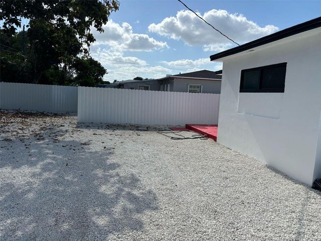 1100 NW 75th St, Miami, FL 33150