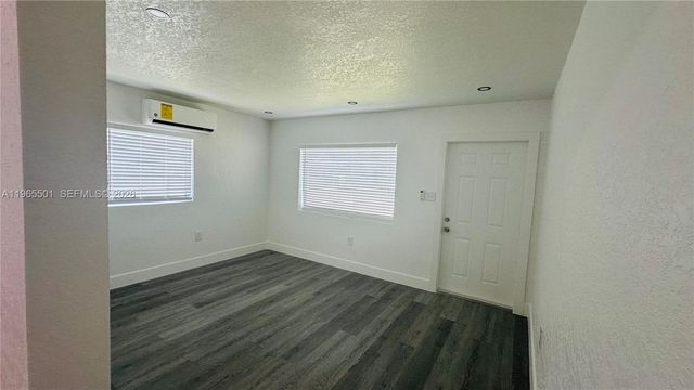 1100 NW 75th St, Miami, FL 33150