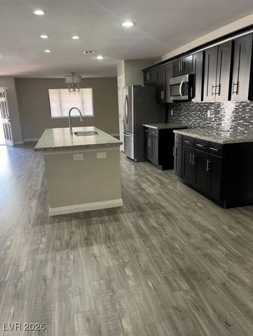 3135 East Rochelle Avenue, Las Vegas, NV 89121