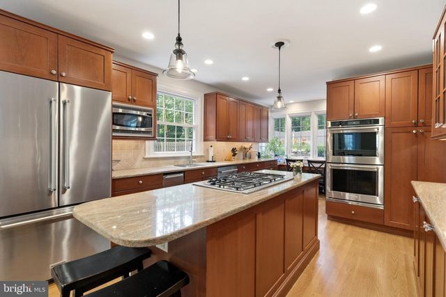 8378 GLEN RD, Elkins Park, PA 19027